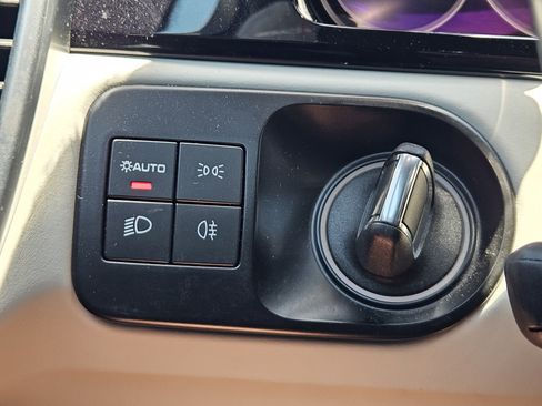 Certified 2023 Porsche Cayenne Platinum Edition AWD/4WD image 22