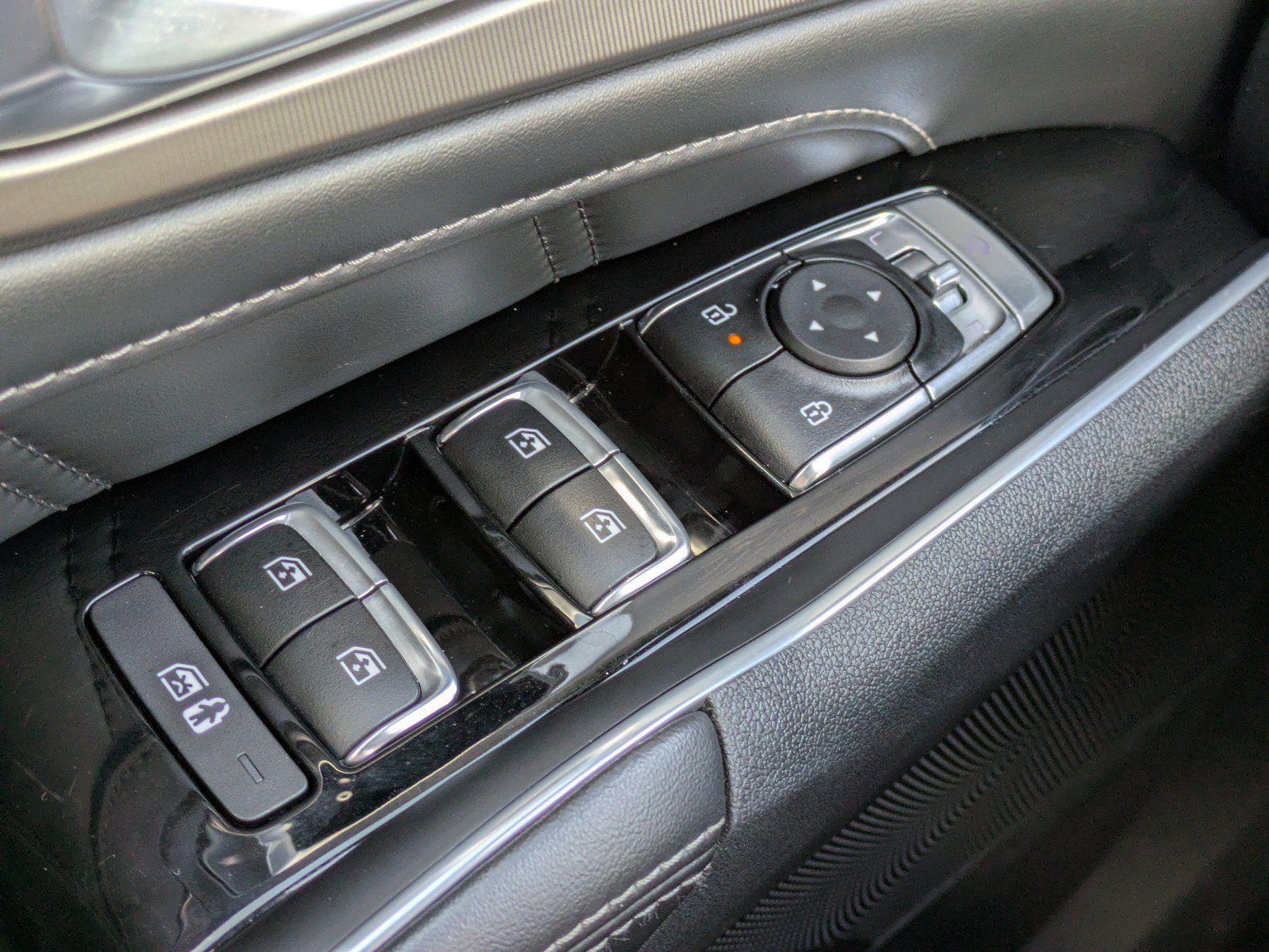Certified 2025 Kia Sorento SX FWD image 20