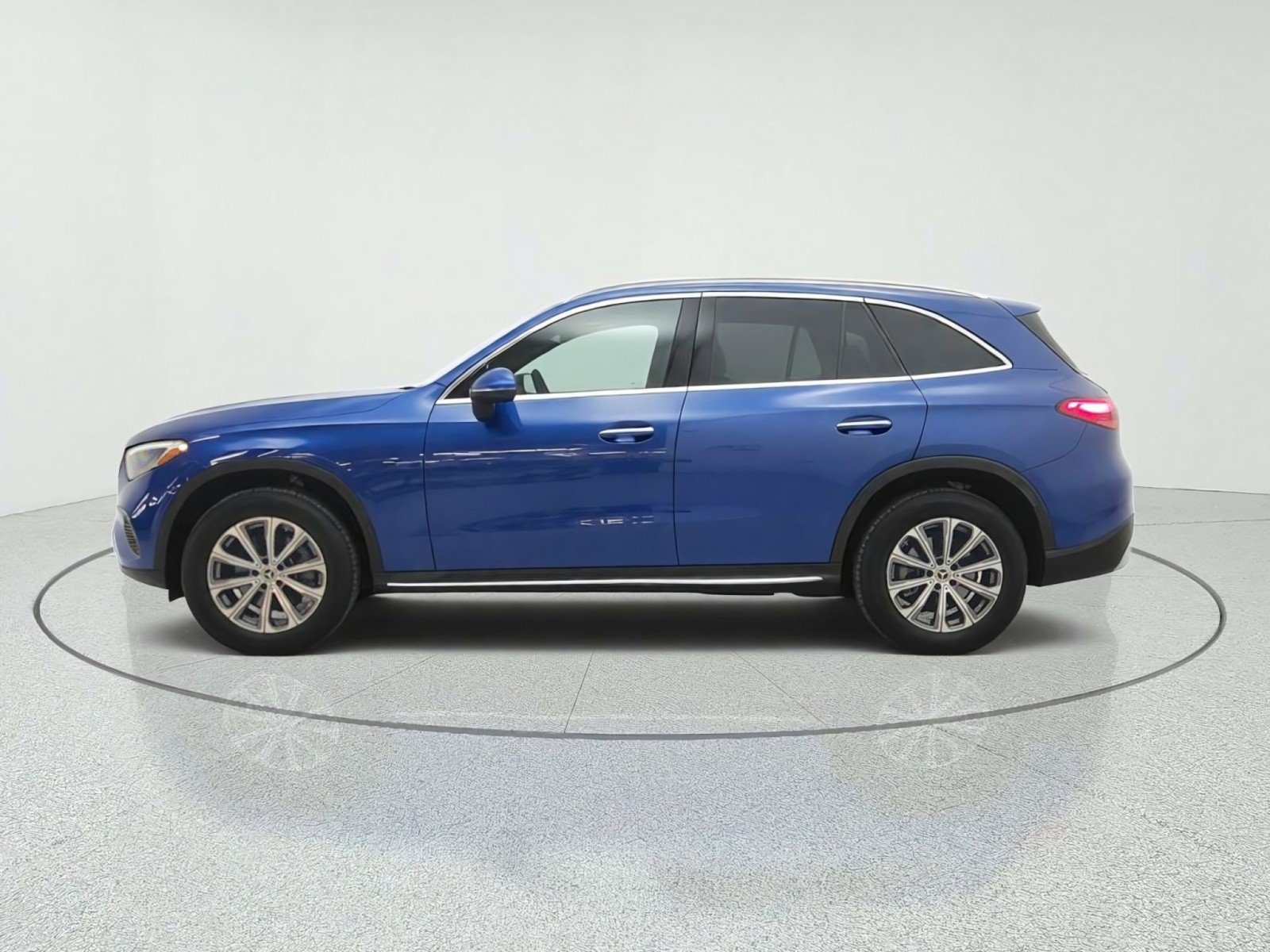 Used 2024 Mercedes-Benz GLC 300 image 8