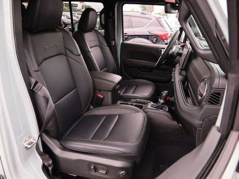 Used 2024 Jeep Wrangler Unlimited Sahara w/ Technology Group AWD/4WD image 27