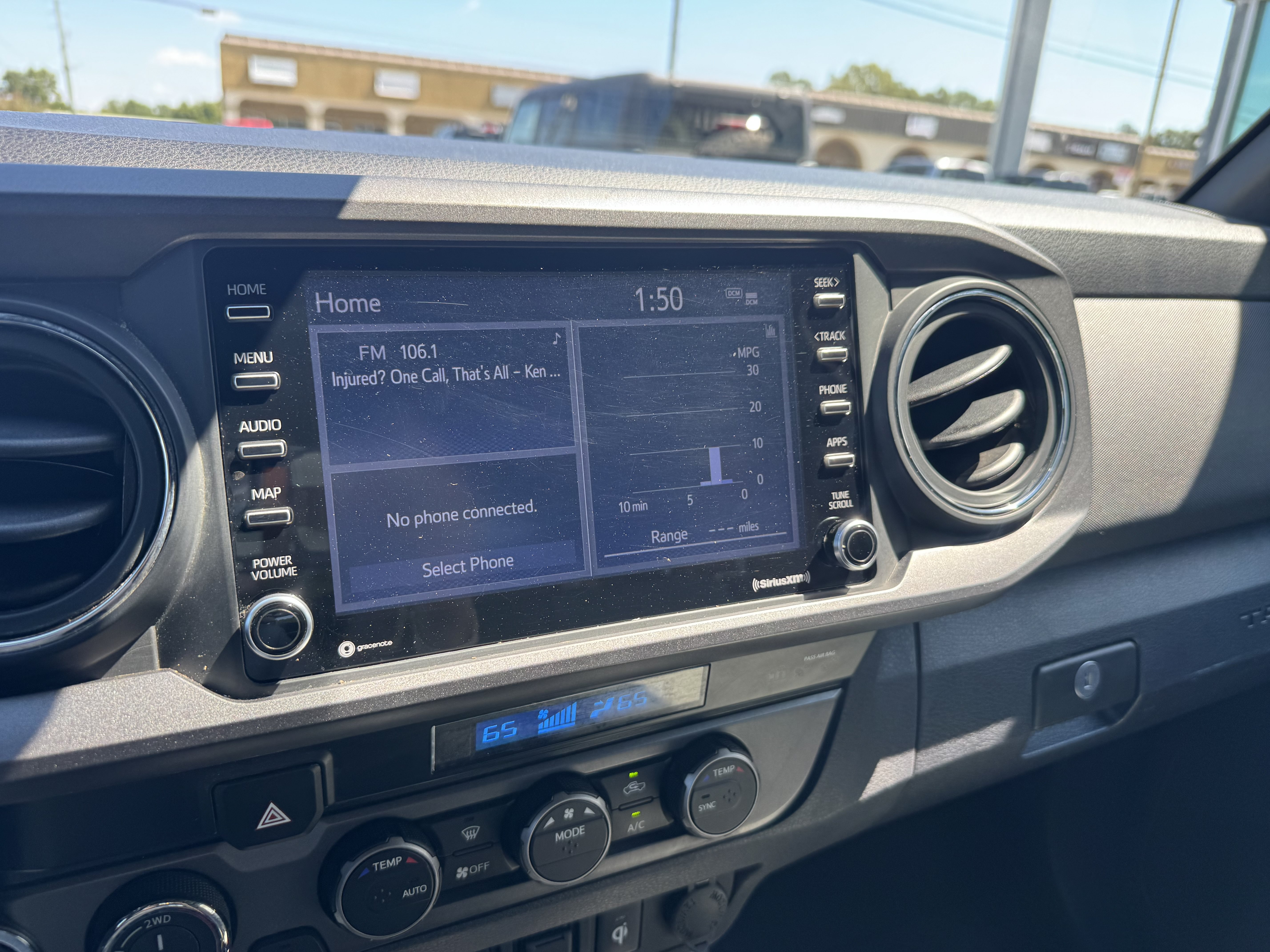 Used 2022 Toyota Tacoma TRD Off-Road AWD/4WD image 18
