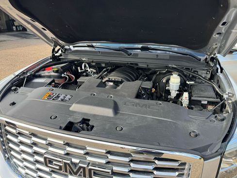 Used 2019 GMC Yukon XL Denali w/ Open Road Package AWD/4WD image 42