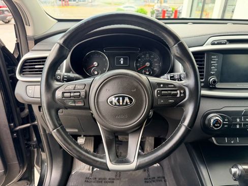Used 2018 Kia Sorento FWD image 17