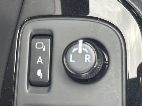 Used 2019 Toyota C-HR Limited FWD image 38