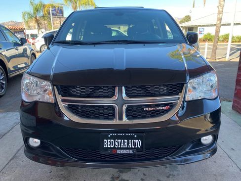 Used 2020 Dodge Grand Caravan SXT image 9