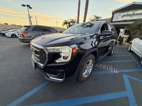 Used 2023 GMC Terrain SLE image 3