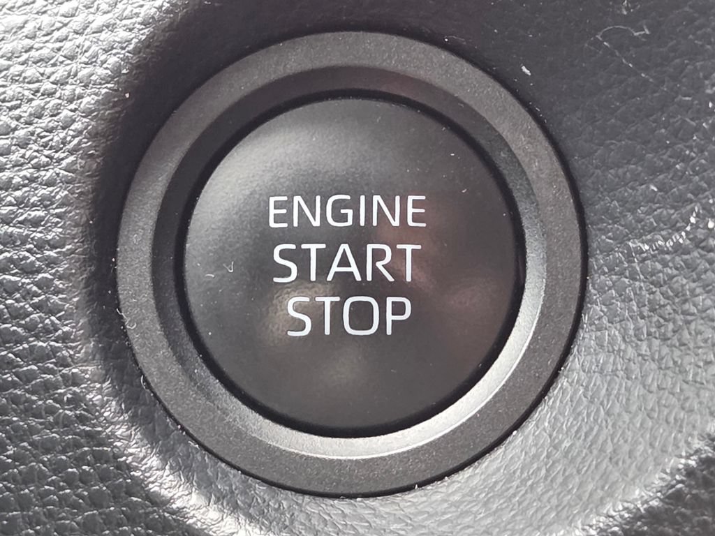Used 2025 Toyota Corolla Cross LE FWD image 36