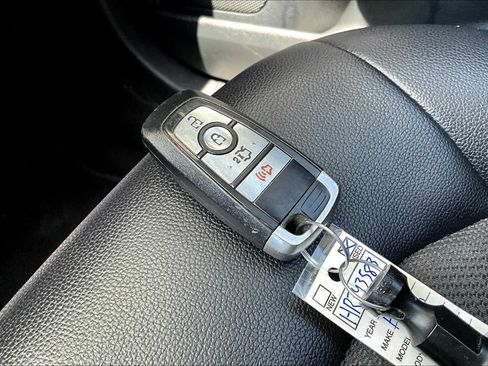 Used 2017 Ford Fusion SE w/ Equipment Group 201A FWD image 15