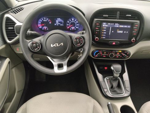 Used 2022 Kia Soul LX FWD image 22