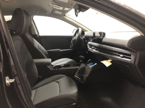 New 2025 Kia K4 LX image 12