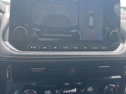 Used 2023 Nissan Rogue SL w/ SL Premium Package image 49