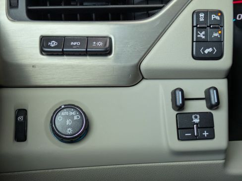 Used 2018 GMC Yukon Denali image 20