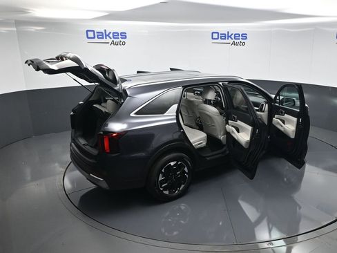 Certified 2025 Kia Sorento S w/ Panoramic Sunroof Package FWD image 61