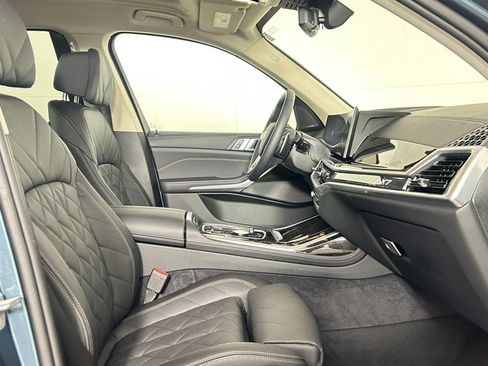 Used 2024 BMW X7 xDrive40i w/ Premium Package image 16