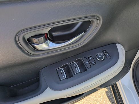 Used 2023 Honda HR-V EX-L image 12