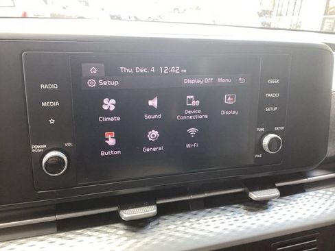 Used 2023 Kia Carnival LX image 26