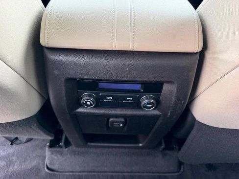 Used 2022 Chevrolet Traverse LS FWD image 9