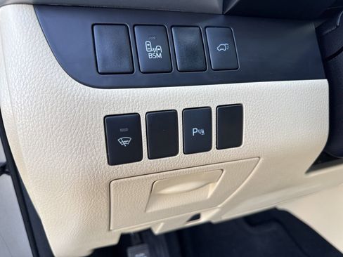 Used 2016 Toyota Highlander Limited image 18