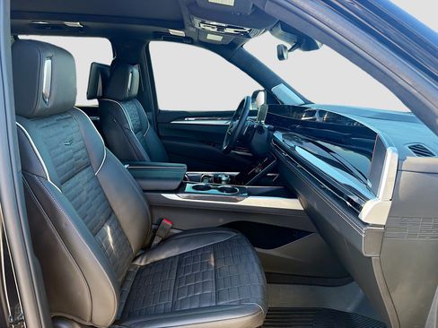 Used 2026 Cadillac Escalade V w/ LPO, ONYX Package AWD/4WD image 13