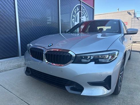 Used 2019 BMW 330i xDrive Sedan w/ Driving Assistance Package AWD/4WD image 18