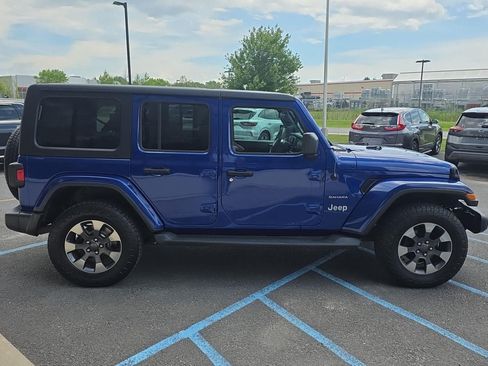 Used 2018 Jeep Wrangler Unlimited Sahara w/ Cold Weather Group AWD/4WD image 12