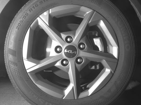 Used 2025 Kia K4 LXS image 13