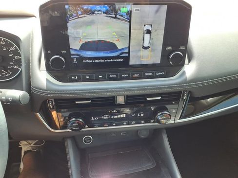 Used 2023 Nissan Rogue SL w/ SL Premium Package FWD image 16