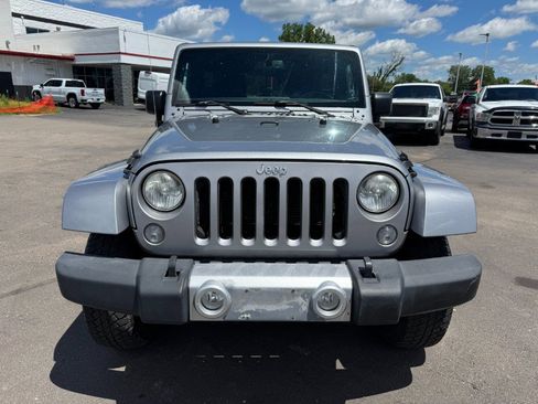 Used 2014 Jeep Wrangler Unlimited Sahara w/ Connectivity Group AWD/4WD image 8