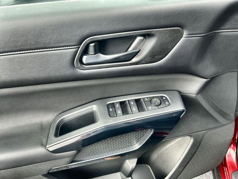 Used 2024 Nissan Pathfinder SV w/ Cargo Package image 19