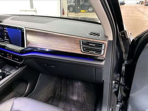 Used 2024 Volkswagen Atlas SEL AWD/4WD image 13