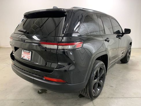 Used 2024 Jeep Grand Cherokee Altitude AWD/4WD image 25
