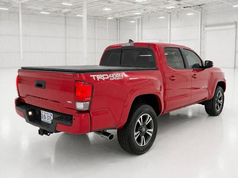 Used 2017 Toyota Tacoma TRD Sport w/ Premium & Technology Package image 5