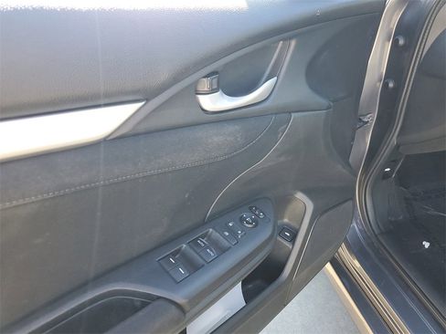 Used 2017 Honda Civic EX-T image 19
