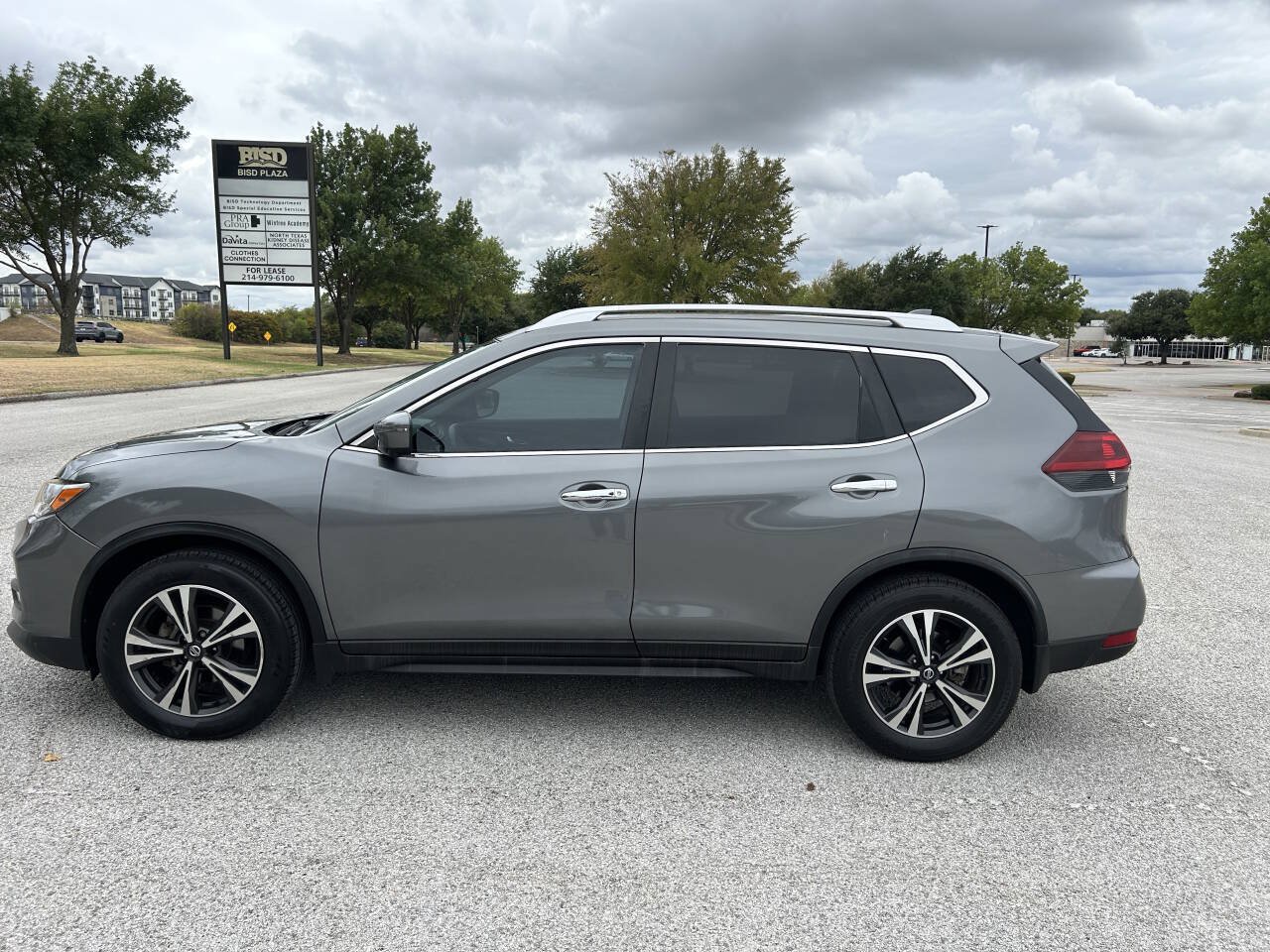 Used 2019 Nissan Rogue SV w/ Premium Package FWD image 13