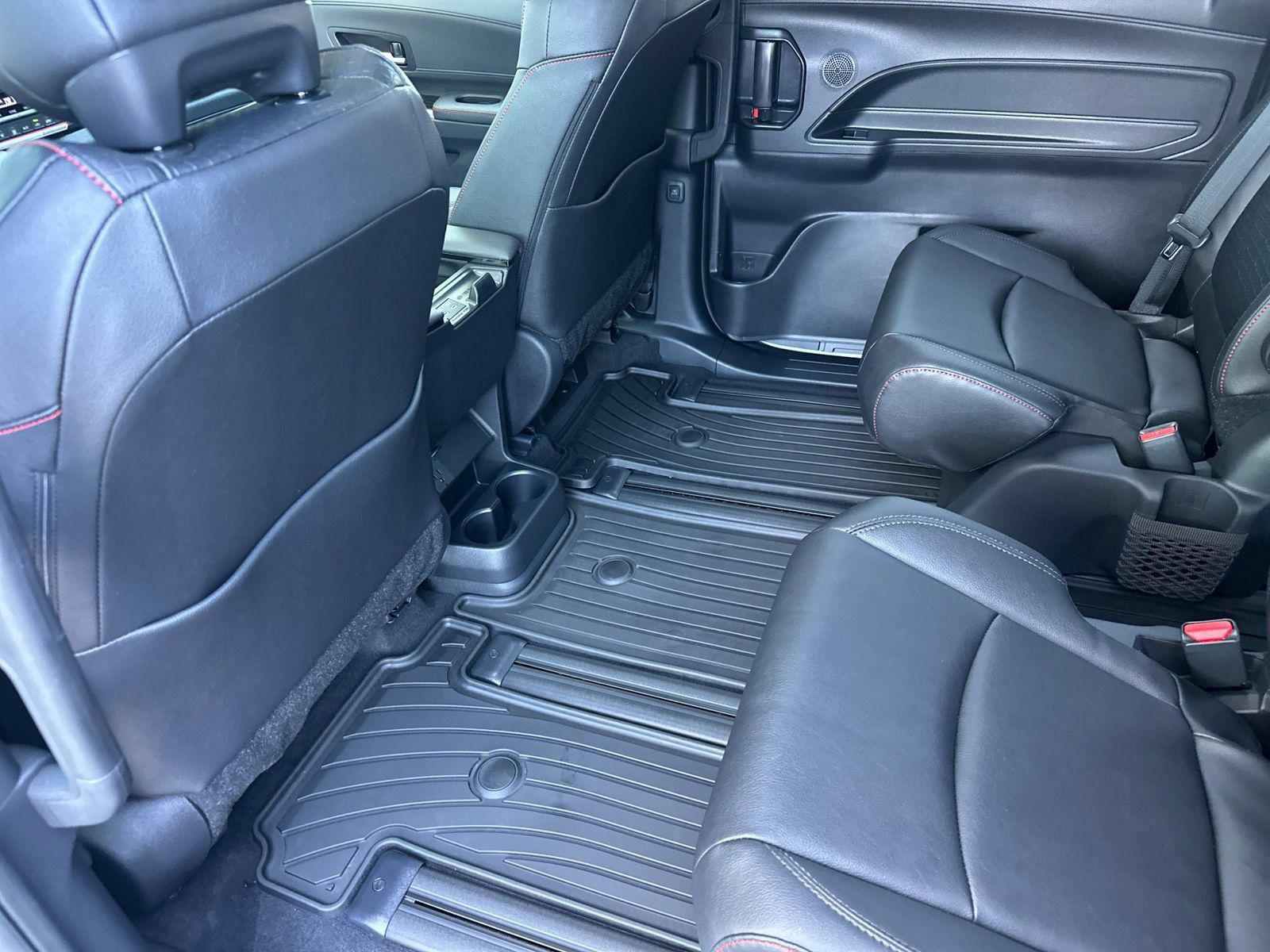 Used 2026 Toyota Sienna XSE FWD image 12