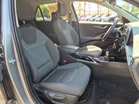 Used 2025 Kia Niro LX FWD image 31