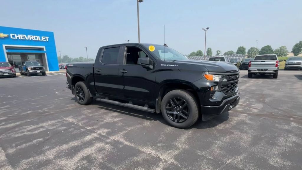 Used 2023 Chevrolet Silverado 1500 Custom AWD/4WD image 2