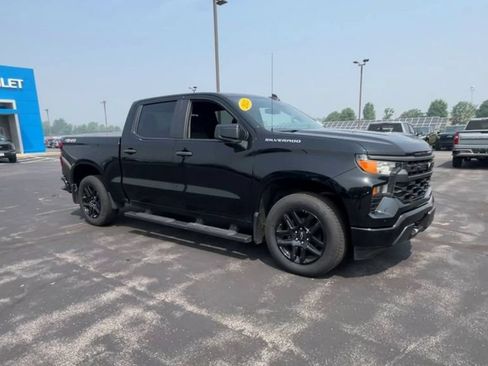 Used 2023 Chevrolet Silverado 1500 Custom AWD/4WD image 2
