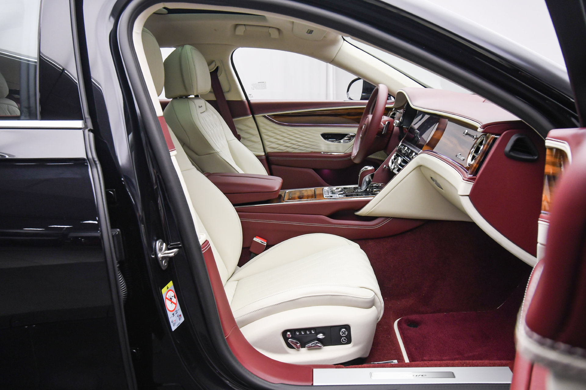 New 2026 Bentley Flying Spur V8 AWD/4WD image 46