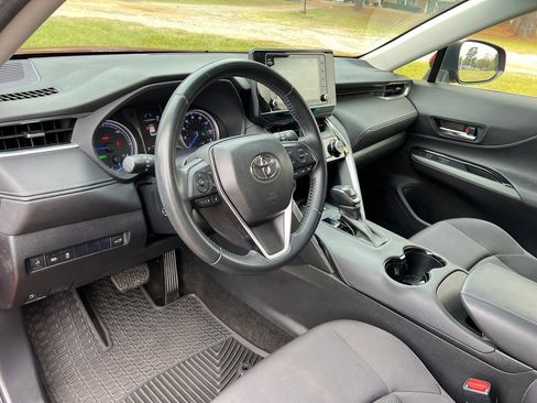 Used 2021 Toyota Venza LE w/ Carpet Mat Package (TMS) image 15