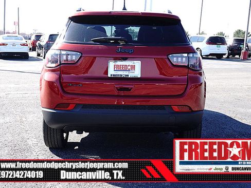 New 2026 Jeep Compass Latitude image 4