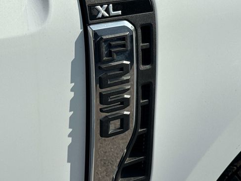 Used 2024 Ford F250 XL w/ XL Chrome Package image 15