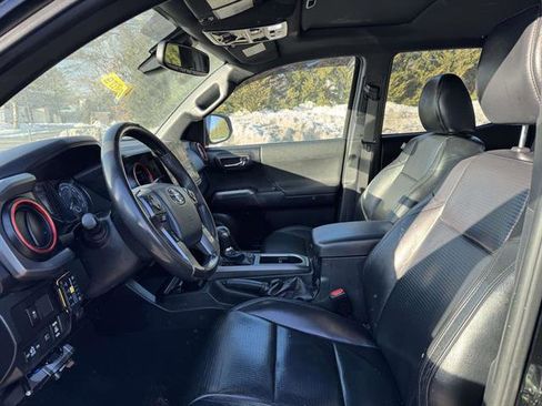Used 2020 Toyota Tacoma TRD Off-Road image 29