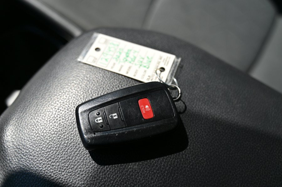 Used 2020 Toyota RAV4 XLE w/ All Weather Liner Package AWD/4WD image 29