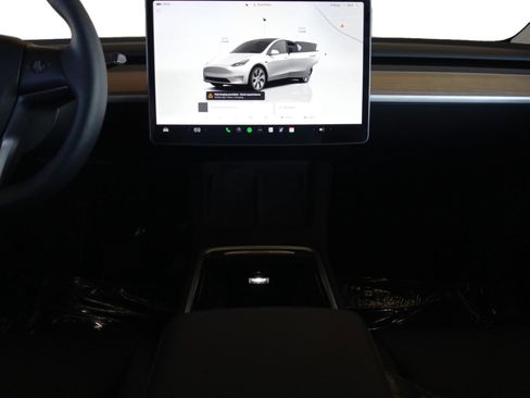 Used 2024 Tesla Model Y Long Range image 11