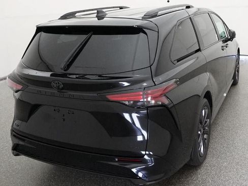 New 2026 Toyota Sienna XSE FWD image 8