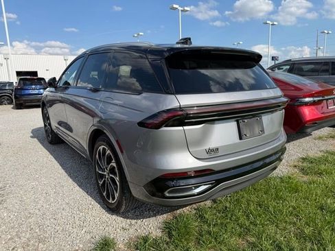 Used 2025 Lincoln Nautilus Reserve AWD/4WD image 4