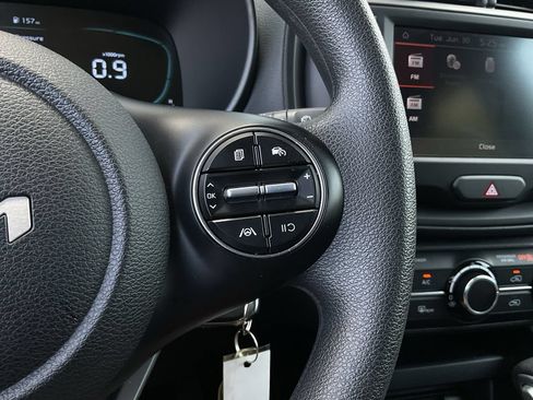 Used 2025 Kia Soul LX w/ LX Technology Package FWD image 21
