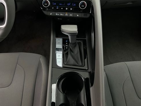 Used 2025 Hyundai Elantra SEL image 14