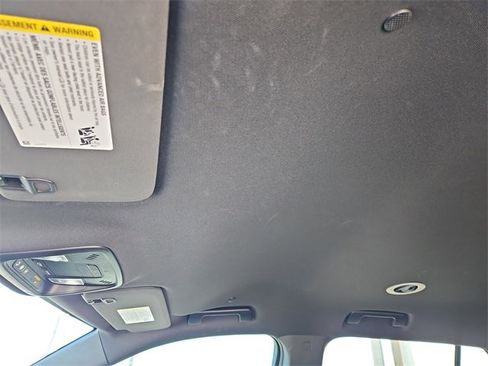 Used 2023 Chevrolet Traverse RS image 32